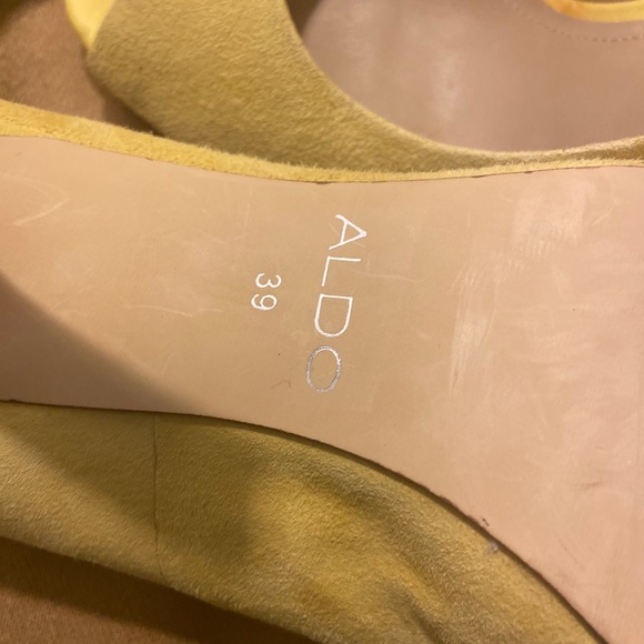 Beautiful Genuine Leather Yellow Pumps - Picture 4 of 7